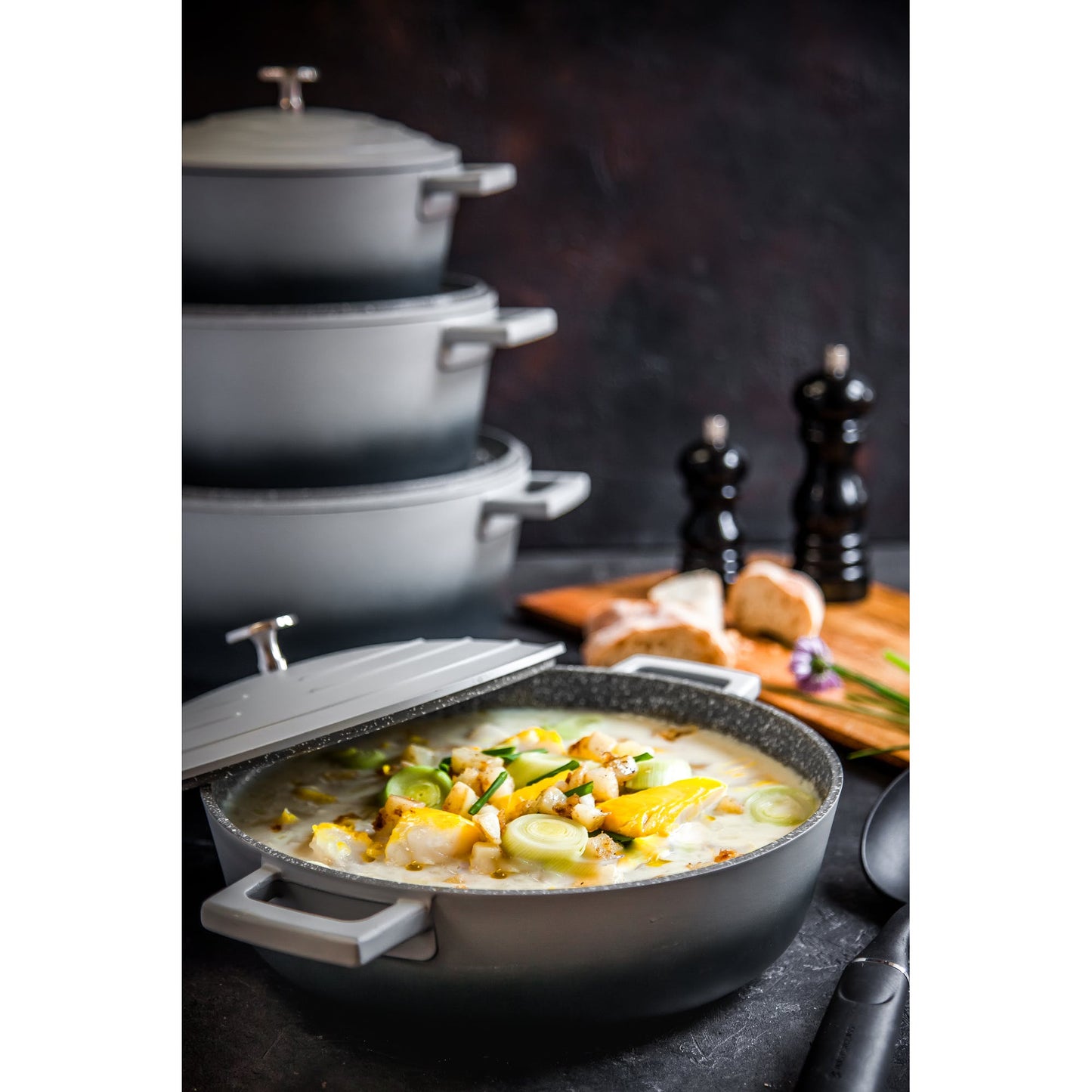 Shallow 4Ltr Casserole Dish with Lid